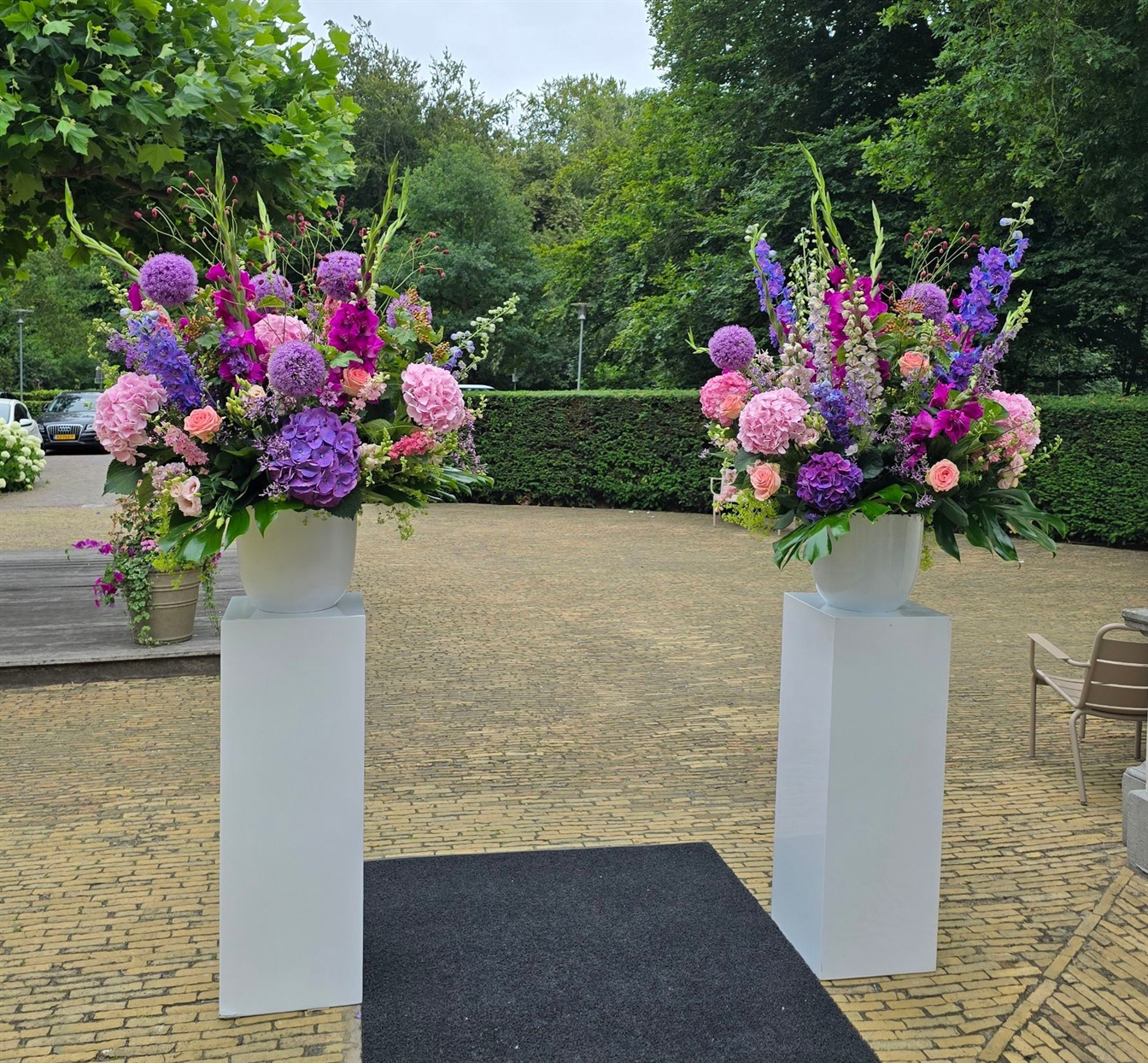 Blz.33  2 Boeketten in Pot  